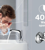 Spartipp unter dem Waschtisch: Eckventile mit Regulierfunktion lassen sich mit wenigen Handgriffen so einstellen, dass Wasser- und Energieverbrauch um bis zu 40 % reduziert werden. Foto: Schell GmbH & Co. KG/akz-o